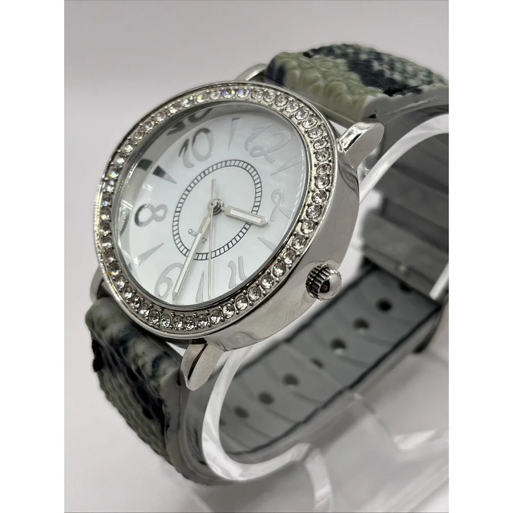 Women's Quartz Watch 40mm Case Crystal Bezel Silicone Band- New Battery‎
